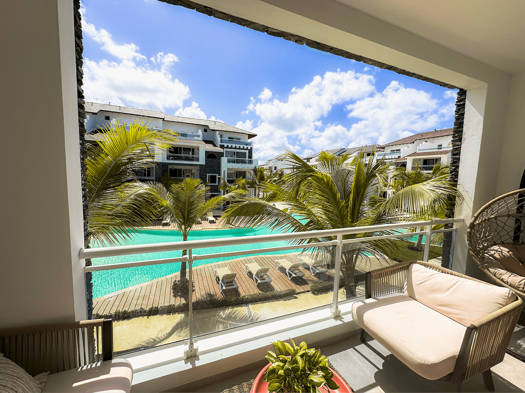 Complejo residencial de 101 apartamentos con terrazas, piscinas oceánicas y acabados de lujo. A solo 200 metros de la playa, en el corazón de Dominicus Americanus.
